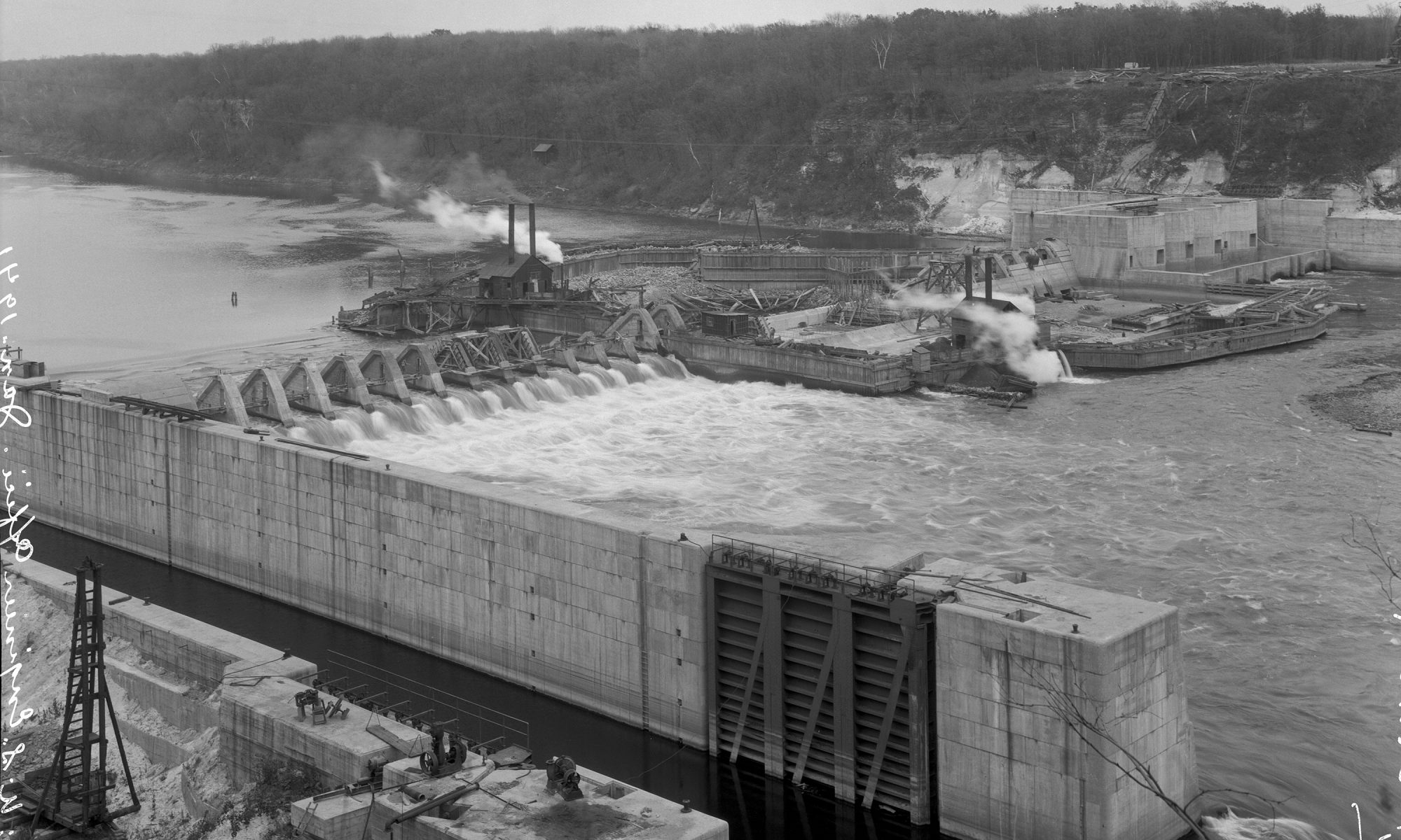 This 1916 photo, taken from the west side of the river, shows Lock & Dam No. 1 under construction. At the upper right are the original foundations built by the Army Corps of Engineers for a future hydroelectric plant. Those foundations would later be demolished to make way for Henry Ford’s larger turbine generators. Courtesy Minnesota Historical Society